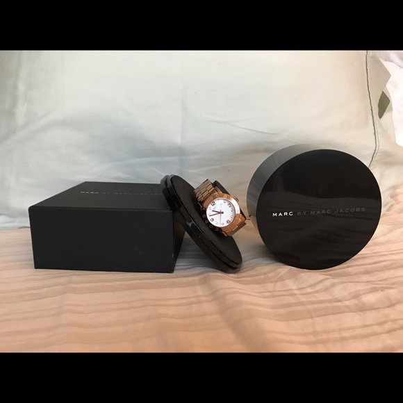 Marc Jacobs Amy Glitz Watch - Picture 6 of 9